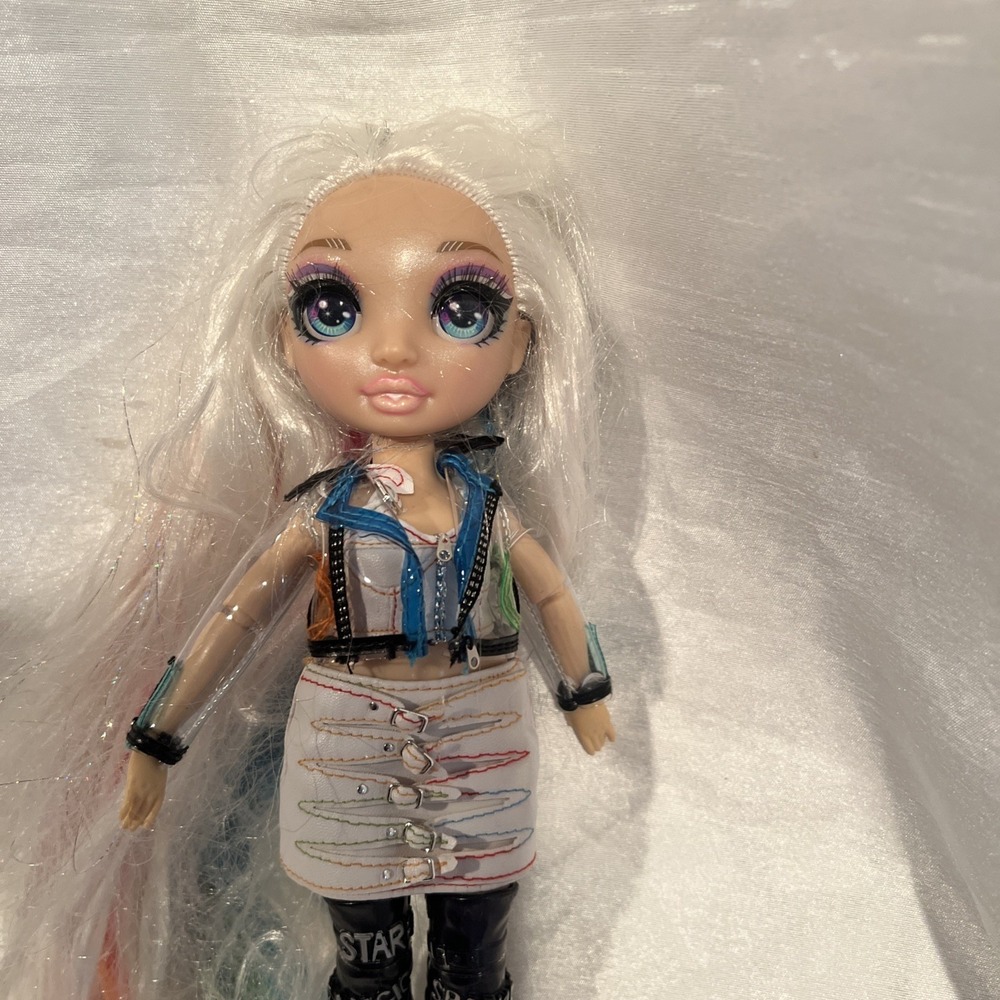Rainbow High Amaya Raine Hair Studio Doll Series 11" Articulated Fashion Doll - Picture 3 of 6